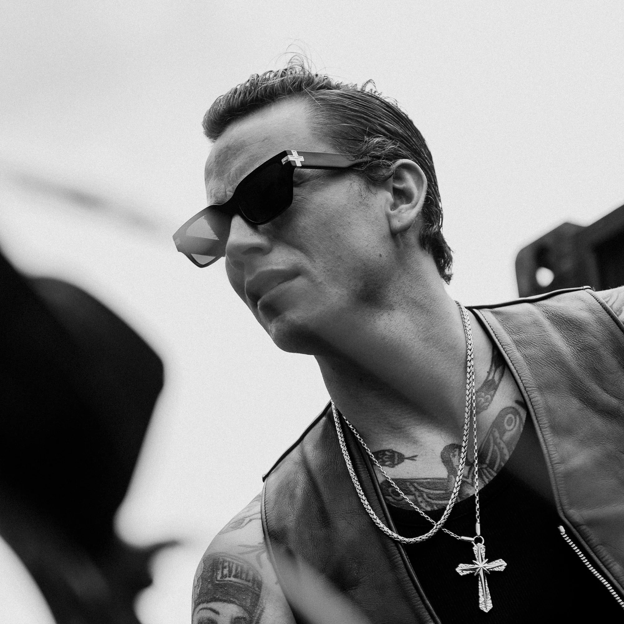 Deluxe x Black - Image 3