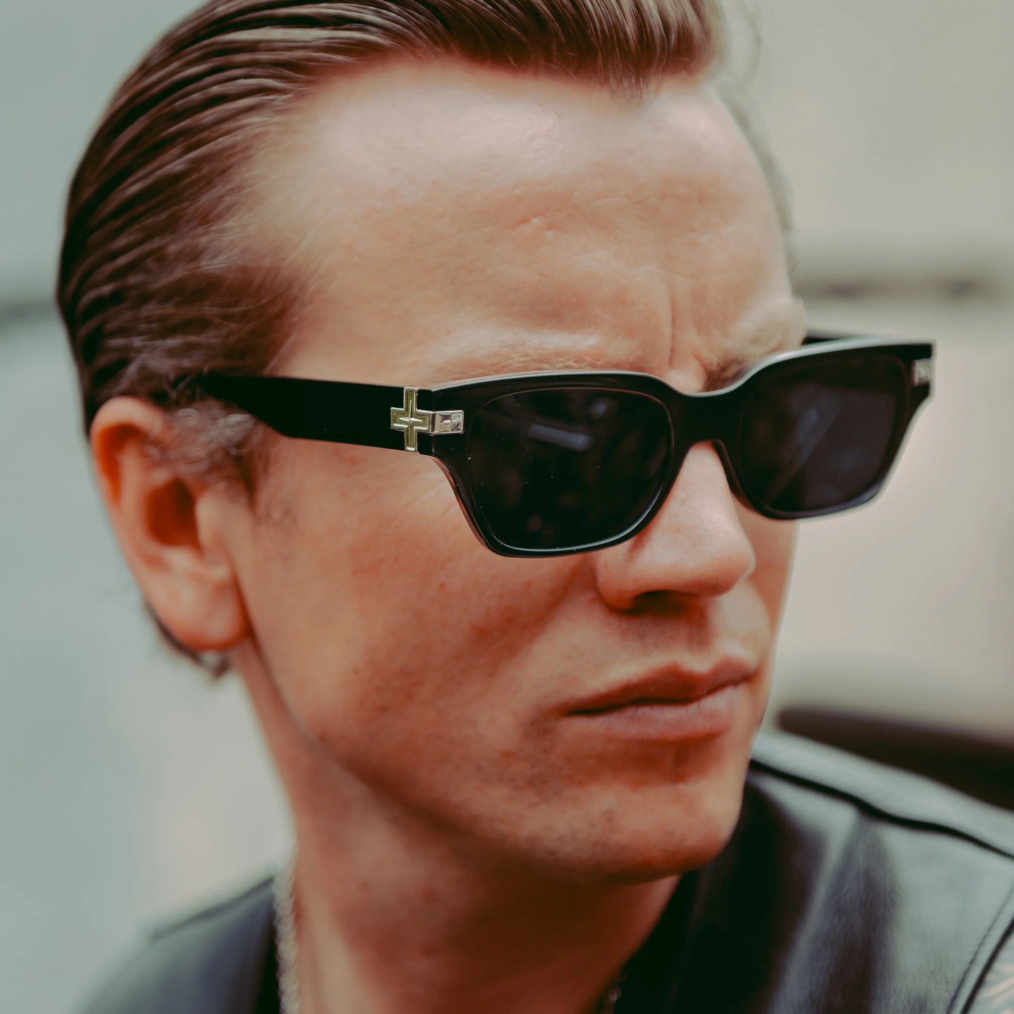 Deluxe x Black - Image 7